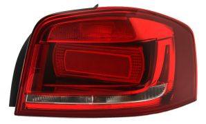 FEU ARRIÈRE AUDI A3 2008-2012 3 PORTES / FOND NOIR / DROIT