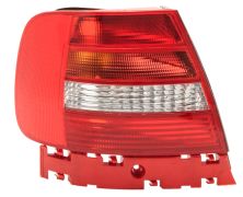 FEU ARRIÈRE AUDI A4 1999-2001 SEDAN / GAUCHE