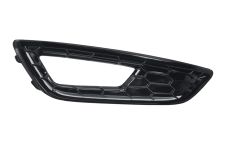 GRILLE FORD FOCUS 2015-2018 PARE-CHOCS AVANT / AVEC ANTIBROUILLARD / RAYON DE MIEL / NOIRE BRILLANTE / DROITE