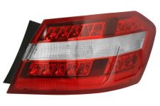 FEU ARRIÈRE MERCEDES CLASE E (W212) 2009-2013 SEDAN / EXTÉRIEUR / MODÈLE CLASSIC / ELEGANCE / LED / DROIT