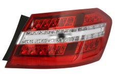 FEU ARRIÈRE MERCEDES CLASE E (W212) 2009-2013 SEDAN / EXTÉRIEUR / MODÈLE AVANTGARDE / LED / DROIT