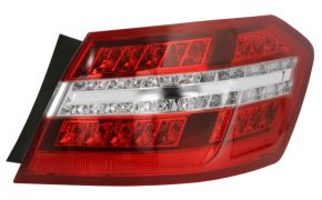 FEU ARRIÈRE MERCEDES CLASE E (W212) 2009-2013 SEDAN / EXTÉRIEUR / MODÈLE AVANTGARDE / LED / DROIT