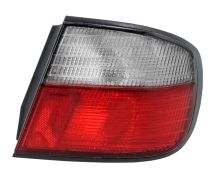 FEU ARRIÈRE NISSAN PRIMERA 1996-1999 4 PORTES / BLANC / DROIT