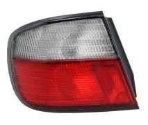 FEU ARRIÈRE NISSAN PRIMERA 1996-1999 4 PORTES / BLANC / GAUCHE