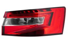 FEU ARRIÈRE SKODA SUPERB 2015-2019 SEDAN / EXTÉRIEUR / DROIT