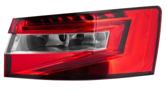 FEU ARRIÈRE SKODA SUPERB 2015-2019 SEDAN / EXTÉRIEUR / DROIT