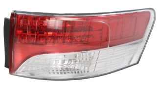 FEU ARRIÈRE TOYOTA AVENSIS 2008-2012 4 PORTES / EXTÉRIEUR / DROIT