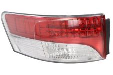 FEU ARRIÈRE TOYOTA AVENSIS 2008-2012 4 PORTES / EXTÉRIEUR / GAUCHE
