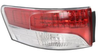 FEU ARRIÈRE TOYOTA AVENSIS 2008-2012 4 PORTES / EXTÉRIEUR / GAUCHE