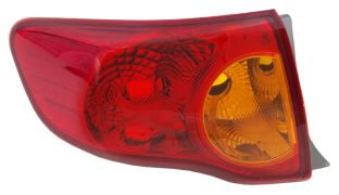 FEU ARRIÈRE TOYOTA COROLLA 2007-2010 4 PORTES / EXTÉRIEUR / GAUCHE