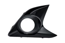 GRILLE TOYOTA AYGO X 2022-2025 PARE-CHOCS AVANT / NOIRE BRILLANTE / AVEC ANTIBROUILLARD / DROITE