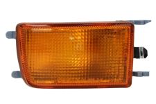 FEU CLIGNOTANT AVANT VOLKSWAGEN VENTO 1991-1998 PARE-CHOCS AVANT / ORANGE / DROIT
