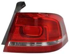 FEU ARRIÈRE VOLKSWAGEN PASSAT 2010-2014 SEDAN / EXTÉRIEUR / BASE CLAIRE / DROIT